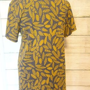 EUC LulaRoe XL Classic Tee Jacquard gold feathers